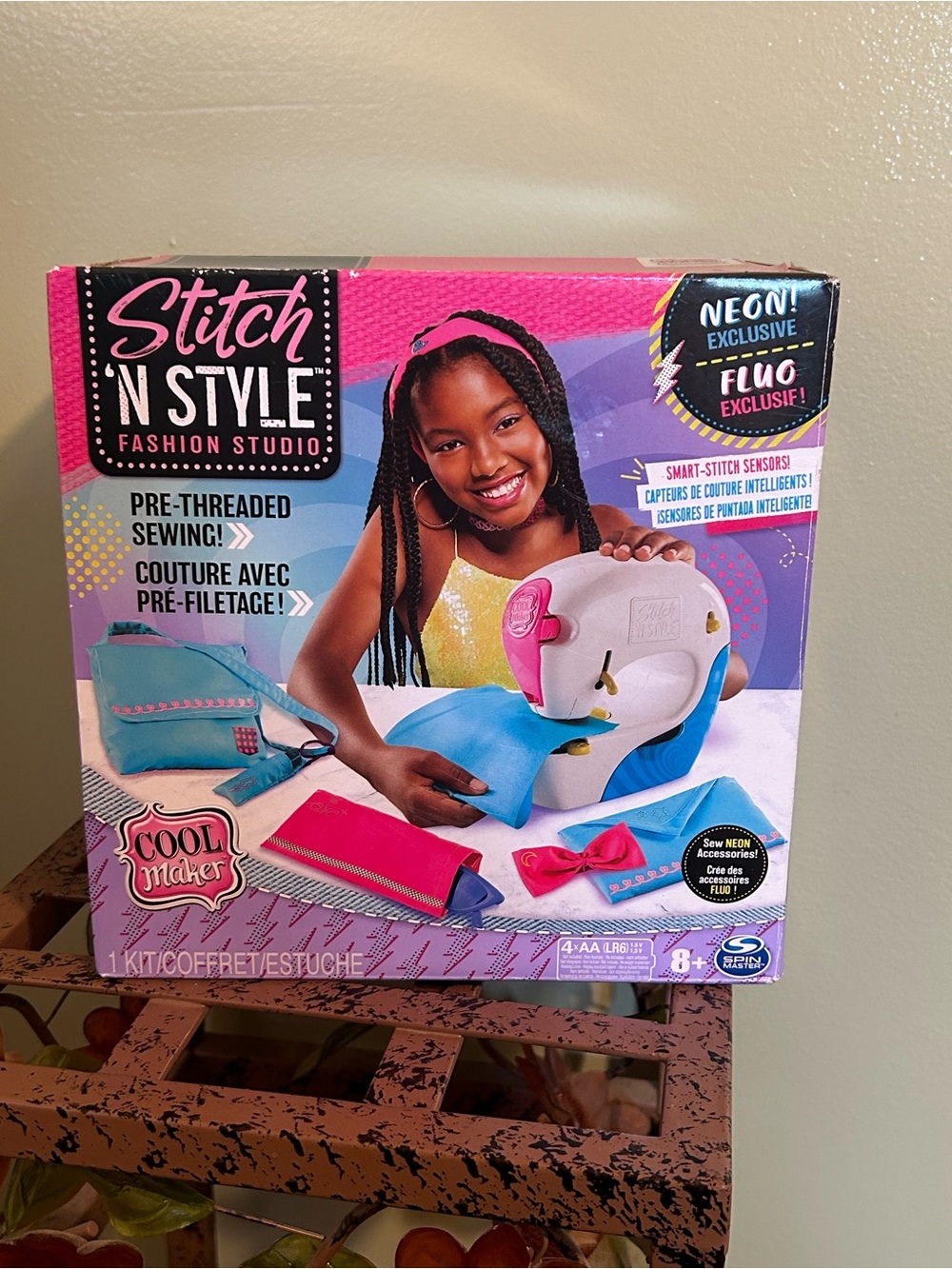 Cool Maker Neon Stitch ’N Style Fashion Studio Sewing Machine Kit Open Box New